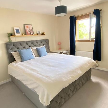 Cozy Bedroom In Shared Accommodation With Free Parking Edinburgh Exterior foto