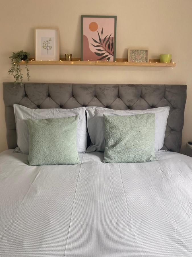 Cozy Bedroom In Shared Accommodation With Free Parking Edinburgh Exterior foto