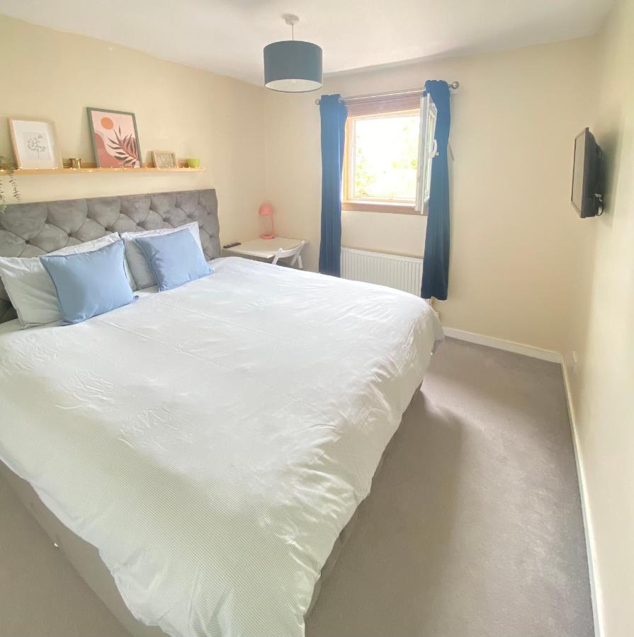 Cozy Bedroom In Shared Accommodation With Free Parking Edinburgh Exterior foto